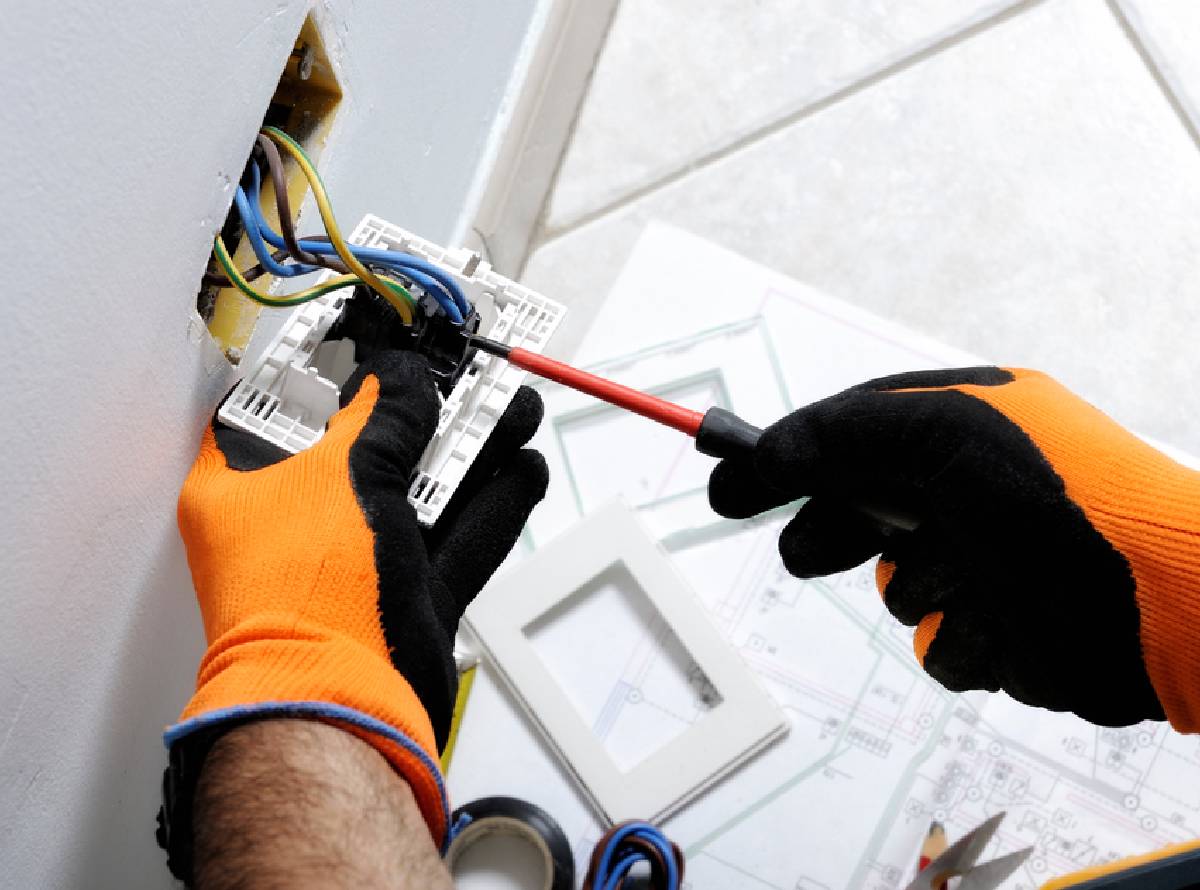 Electricians in Woking and Surrey